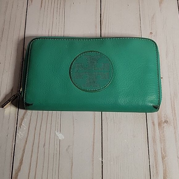 TORY BURCH Vintage Kipp Zippy Wallet Green FLAWS - Picture 1 of 15